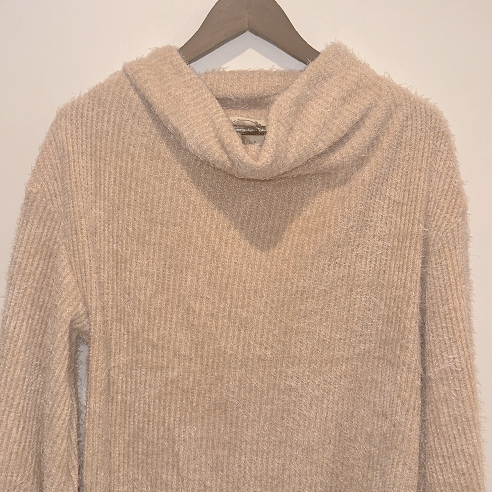 Joyfolie- lose turtle neck mid dress